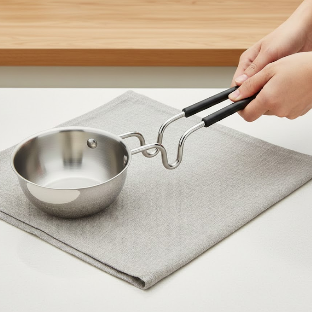 Vinod Claro heavy gauge stainless steel plain tadka pan, 1.5 mm, side view