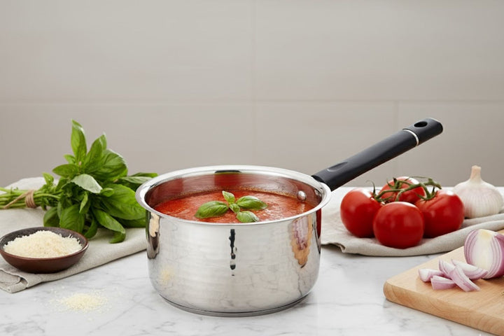 विनोद स्टेनलेस स्टील प्रीमियम हैमर्ड सॉस पैन हैवी गेज 1350 मिली मिल्क पैन, टी पैन, इंडक्शन और गैस स्टोव के अनुकूल, डिशवॉशर सुरक्षित, किचन के लिए टिकाऊ टी पॉट