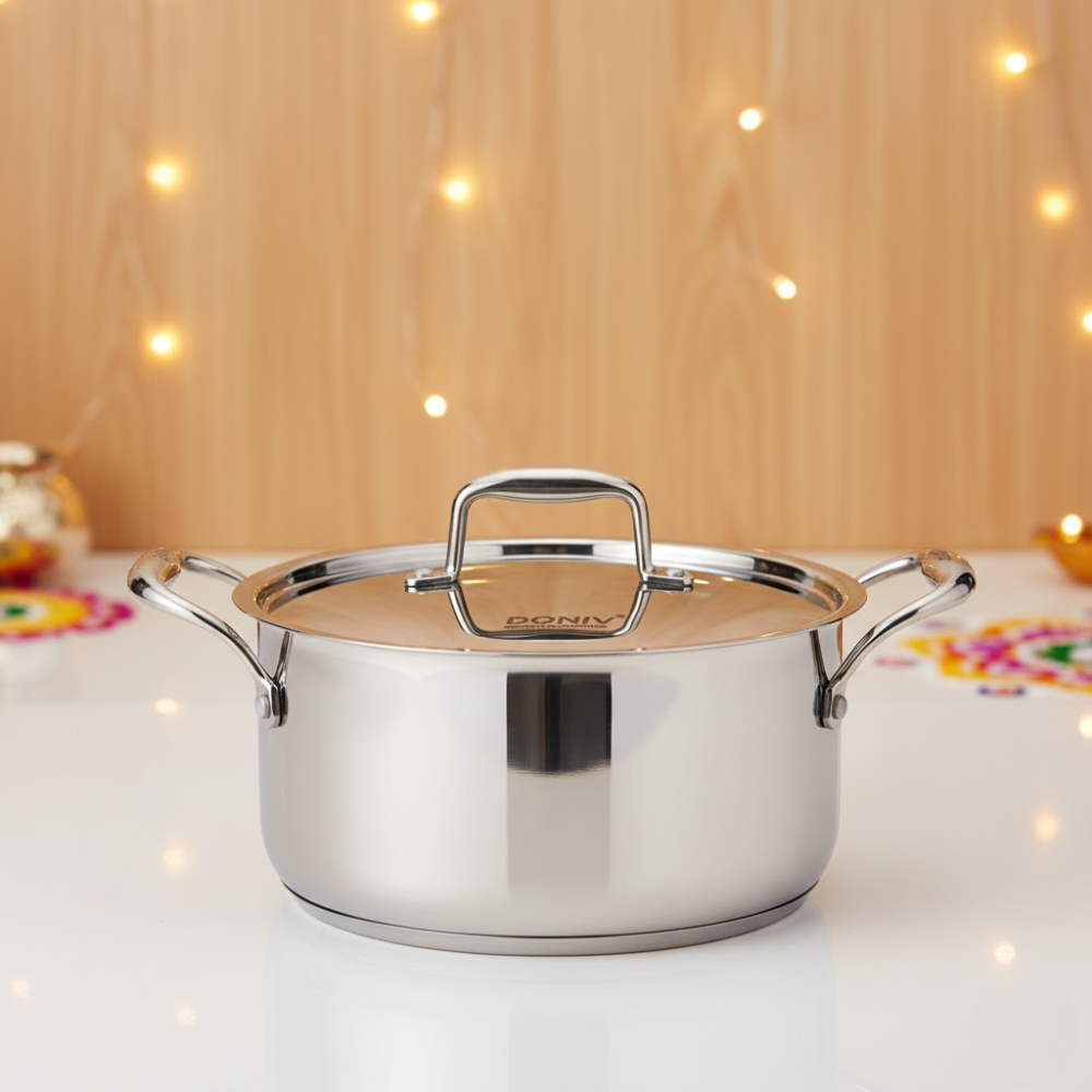 विनोद डोनिव टाइटेनियम ट्रिपली स्टेनलेस स्टील सॉस पॉट कवर के साथ 20 सेमी, क्षमता 3.20 लीटर