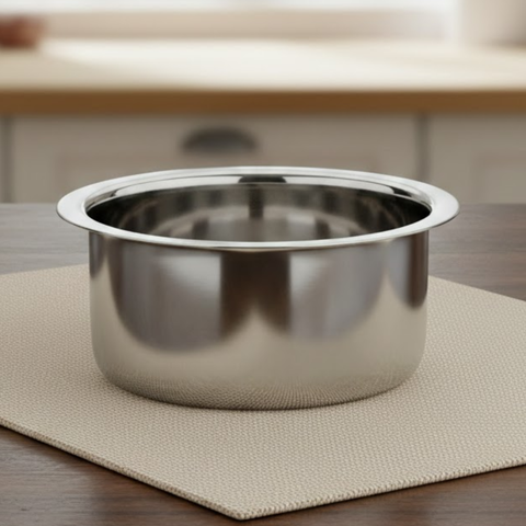 Vinod stainless steel induction friendly flat bottom tope without lid, 5.5 litre, No. 17, with lid